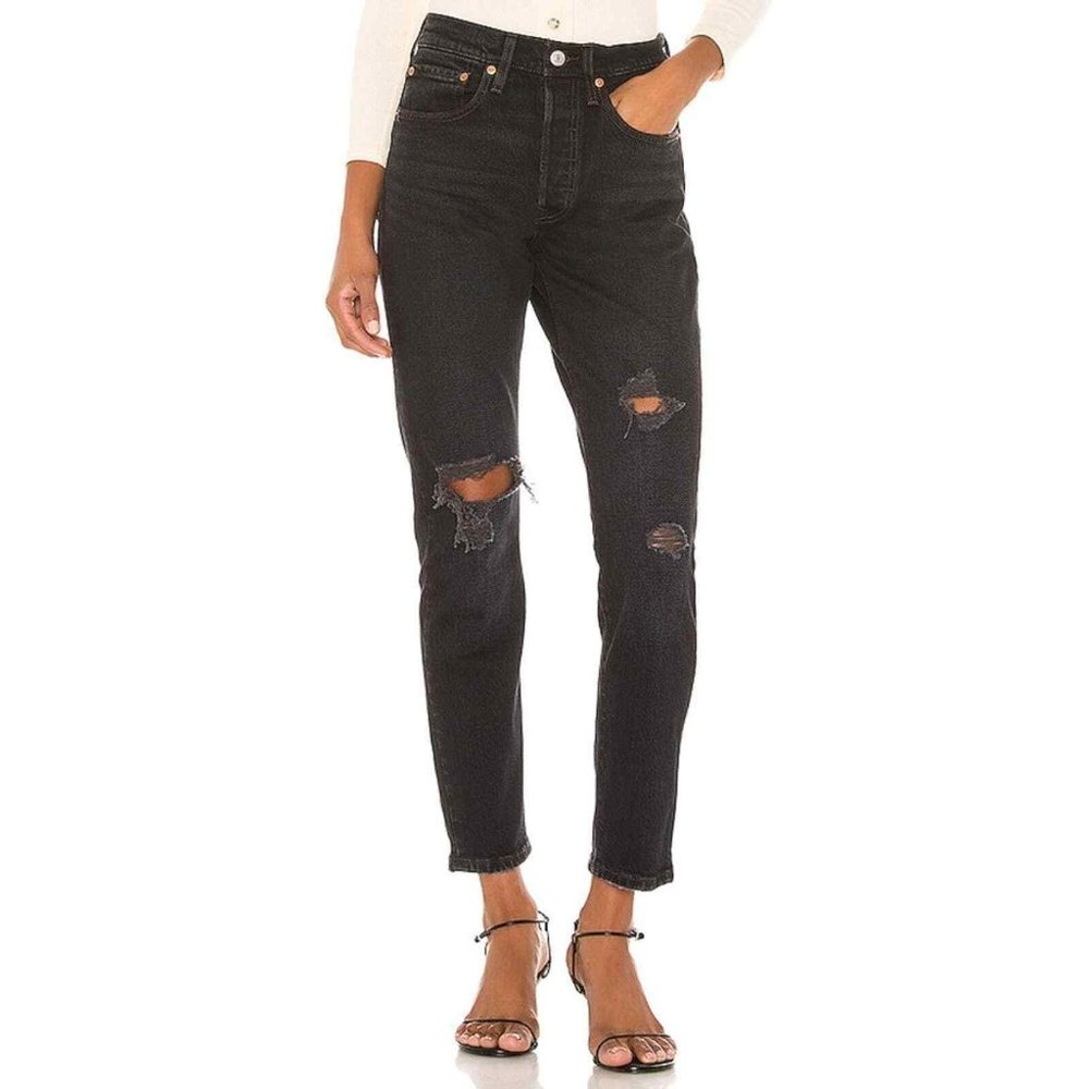 Levi’s 501 Women’s High Rise Distressed/Ripped Knees EUC w26l30
